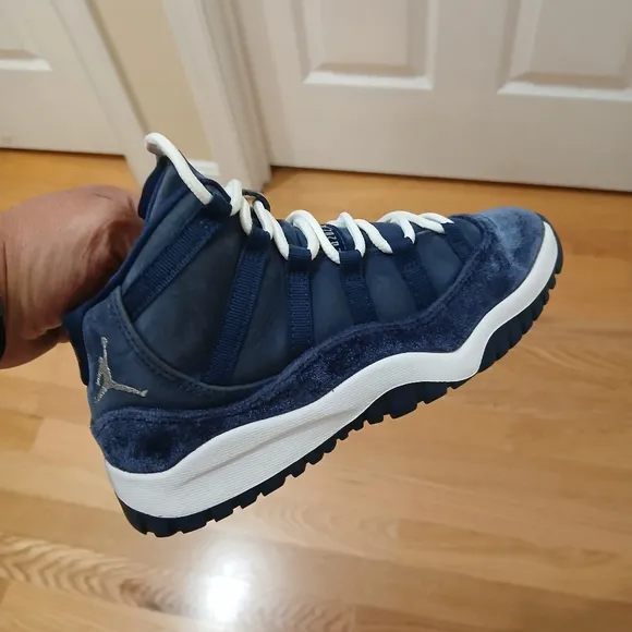 Jordan 11 Retro Midnight Navy Streetwear/Lifestyle Shoes Size 2 Youth Unisex