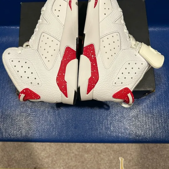 JORDAN 6 RETRO - Kids White and Red Jordan Shoes