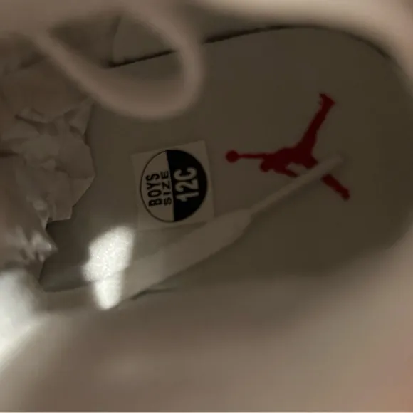 JORDAN 6 RETRO - Kids White and Red Jordan Shoes