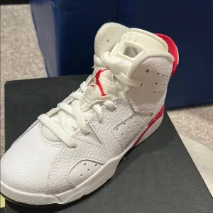 JORDAN 6 RETRO - Kids White and Red Jordan Shoes