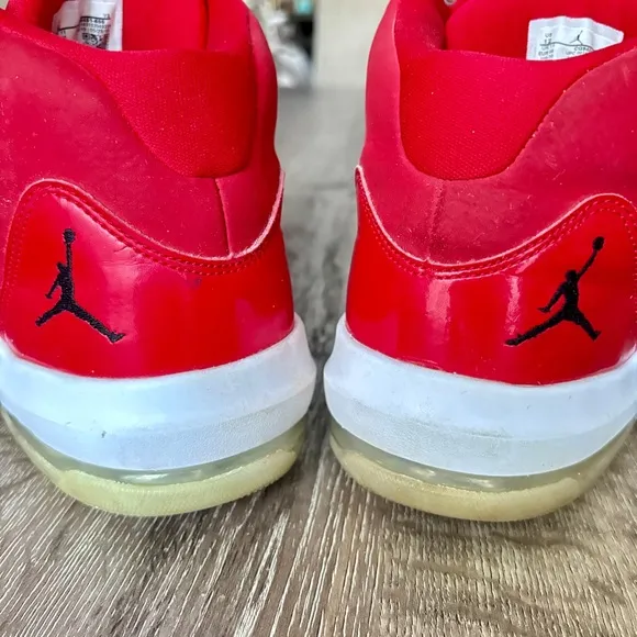Jordan Max Aura Gym Red Basketball Shoes