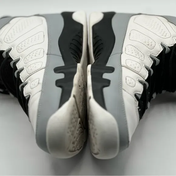Jordan Men's Black and Gray Shoes