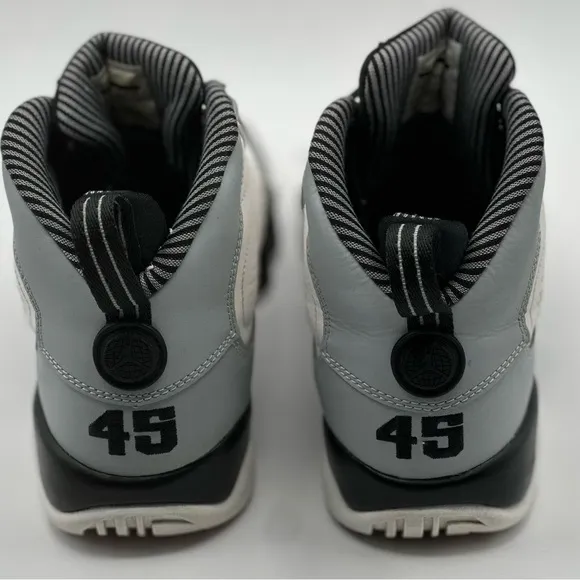 Jordan Men's Black and Gray Shoes