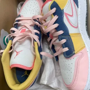 Jordan Pink and Blue Sneakers Vibrant Athletic Style
