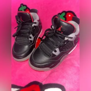 Jordan Retro 4 Shoes Bred Reimagined