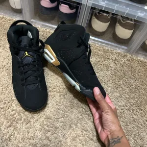 Jordan retro 6 black and gold excellent condition GS size 6.5 at NO box