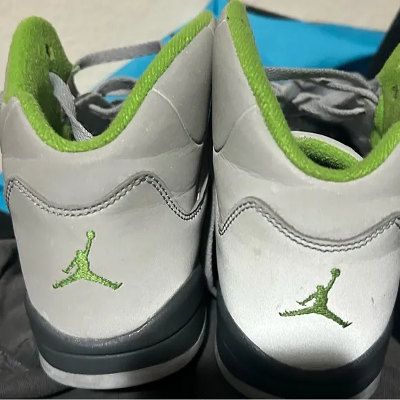 Jordans Retro 5 silver and green in box!