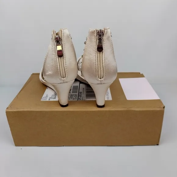 Journee collection womens Connor wedges womens‎ fashion shoes size 7.5 new