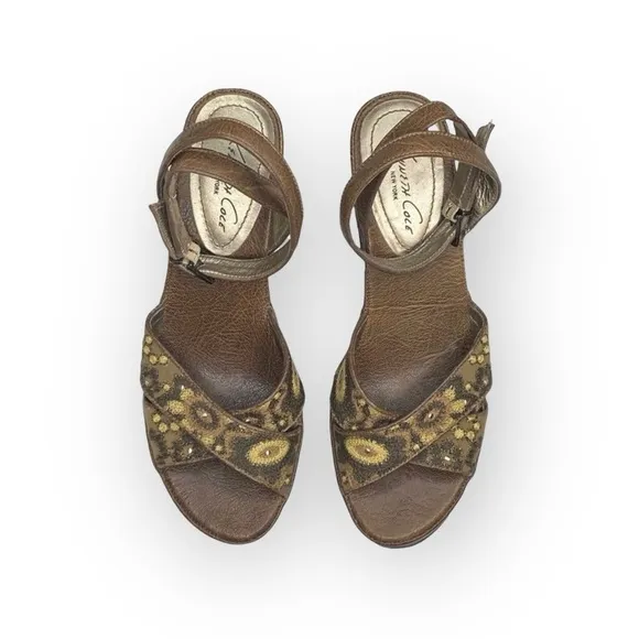 Kenneth Cole 𑁍 Afterflower Embroidery Strappy Platform Sandal 𑁍 Brown Leather