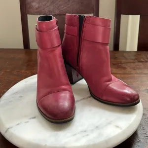 KORK EASE Red Decola Moto Block Heel Distressed Leather Ankle Booties Boots