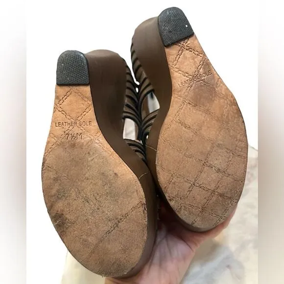 L.A.M.B. Y2K 90s Bernadette Leather Sandals Wedges Heels Size 7.5
