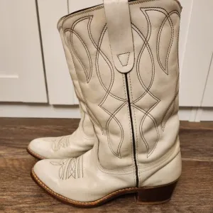 Landis Kinney Vintage White Ladies Cowboy Boots Size 9 Genuine leather
