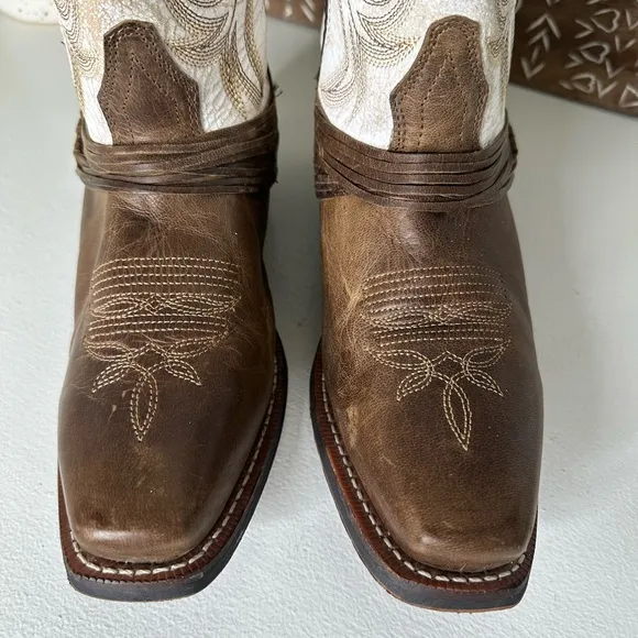 Laredo Crackle Embroidered Tassel Brown and White Cowboy Western Boots -Size 8.5