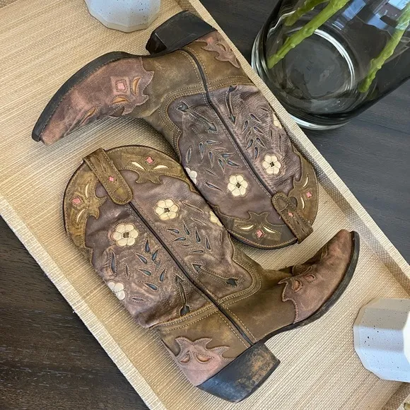 Laredo Miss Kate Leather Floral Embroidered Snip Toe Western Boots