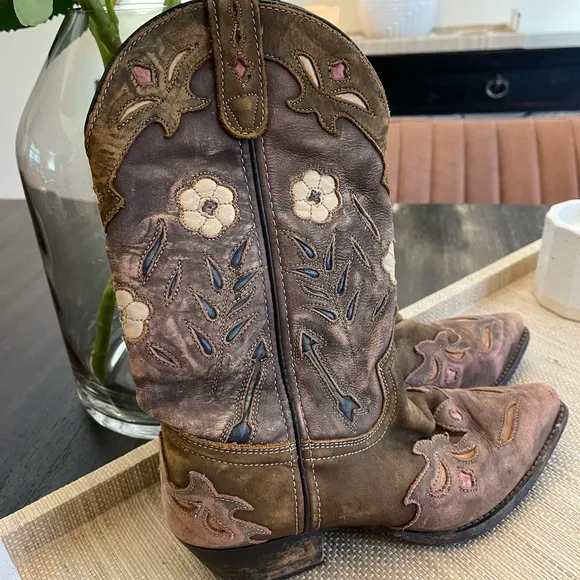 Laredo Miss Kate Leather Floral Embroidered Snip Toe Western Boots