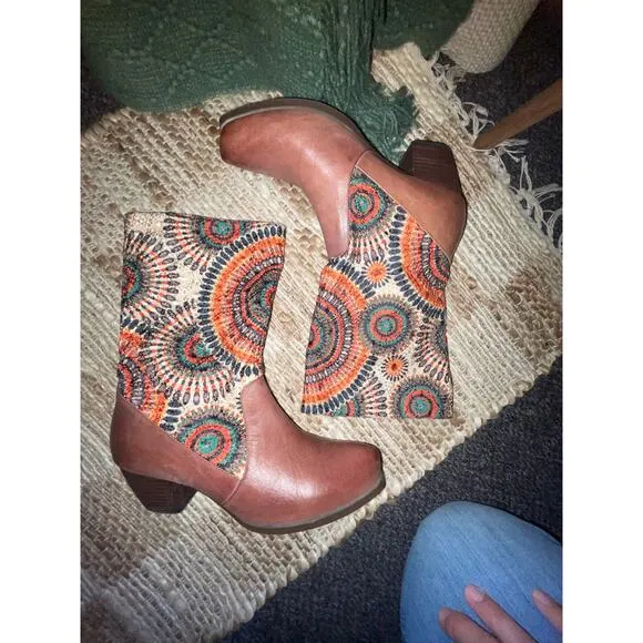 L'ARTISTE‎  Boot US Size | 7.5 Beautiful Patterned  Boho / Western Style Brown