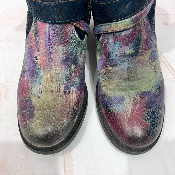 L’artiste Spring Step Leather Iridescent Paint Strokes Shazzam Ankle Booties
