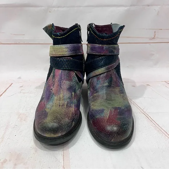 L’artiste Spring Step Leather Iridescent Paint Strokes Shazzam Ankle Booties