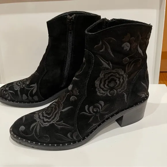 L’idea by Lori Womens Studded Embroidered Boho Ankle Boots sz 39 9 Black Suede