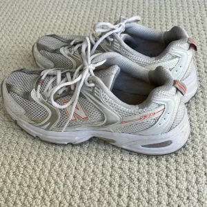 Like new! New Balance 530 unisex running shoes - unisex size 8