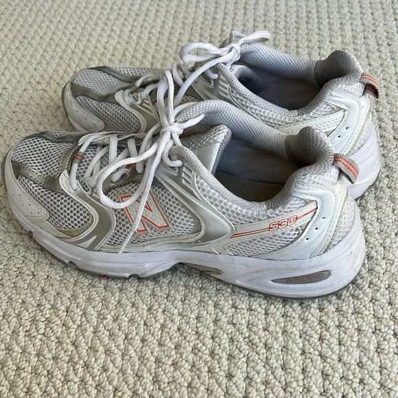Like new! New Balance 530 unisex running shoes - unisex size 8