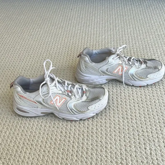 Like new! New Balance 530 unisex running shoes - unisex size 8
