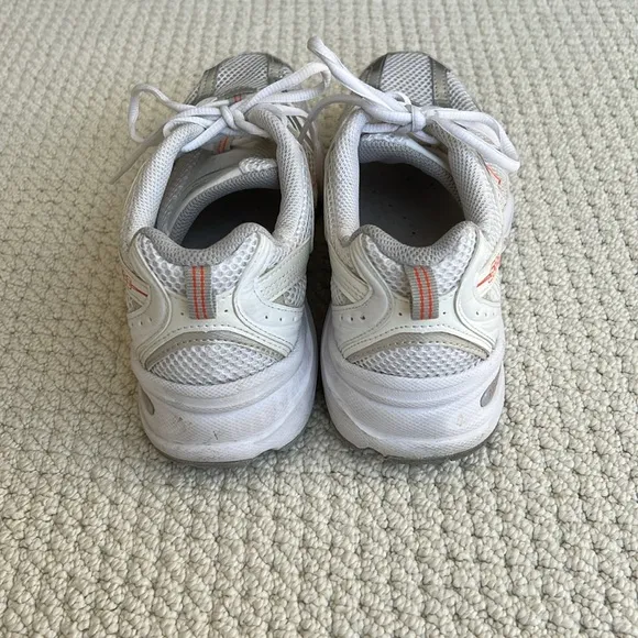 Like new! New Balance 530 unisex running shoes - unisex size 8