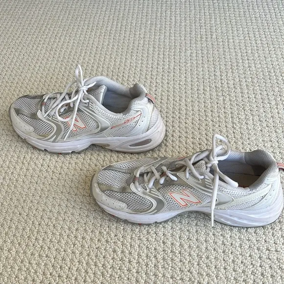 Like new! New Balance 530 unisex running shoes - unisex size 8