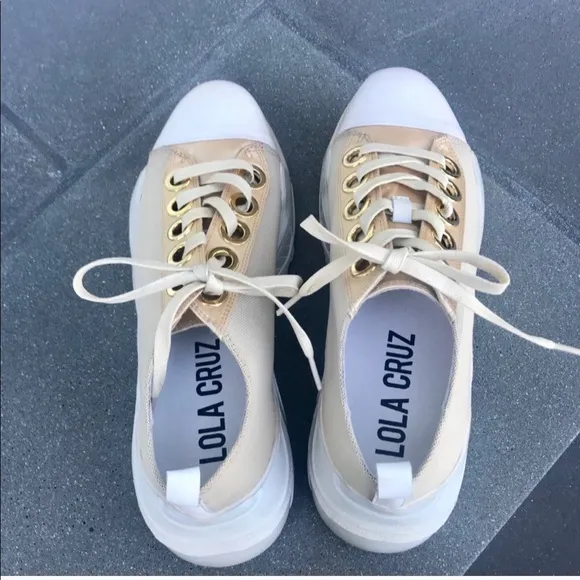 LOLA CRUZ SNEAKERS white chunky low top sneakers shoes gold lace up sporty 10
