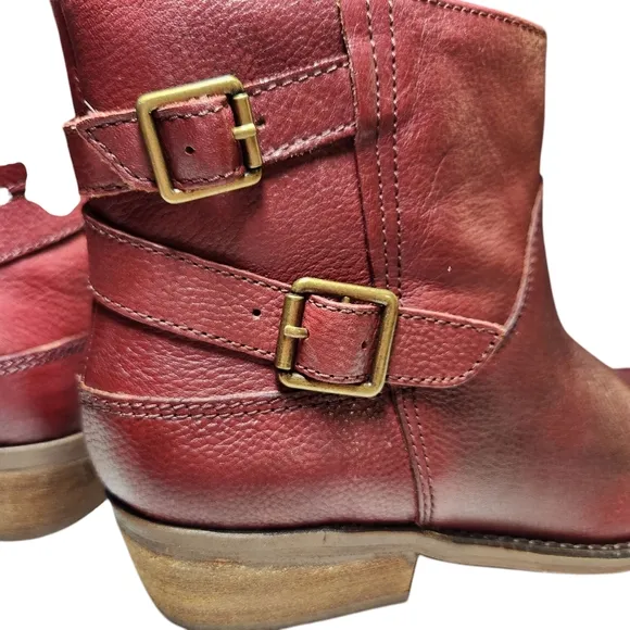 Lucky Brand Caelyn Red Leather Boots Booties Western Gold Buckle Cowboy Boho 7