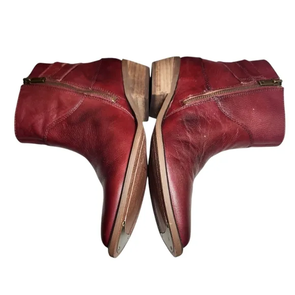 Lucky Brand Caelyn Red Leather Boots Booties Western Gold Buckle Cowboy Boho 7