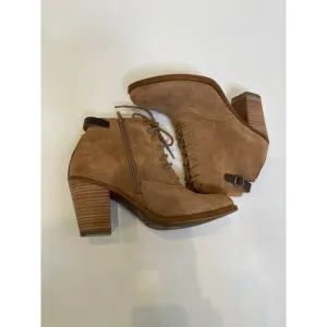 Lucky Brand Echoh Sesame Lace Zipper Ankle Bootie Heels EUC Sz 7.5 Leather Suede