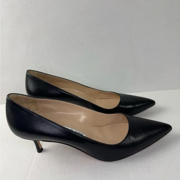 Manolo Blahnik Black Pointed Toe Heel Pumps Size 39.