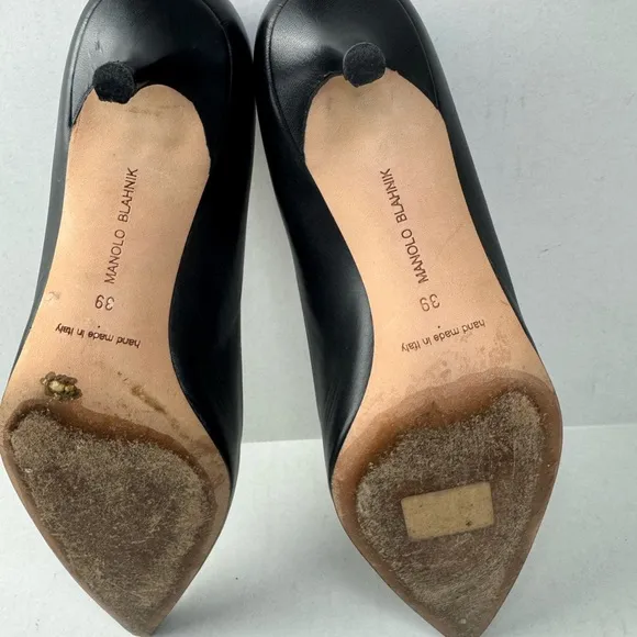 Manolo Blahnik Black Pointed Toe Heel Pumps Size 39.