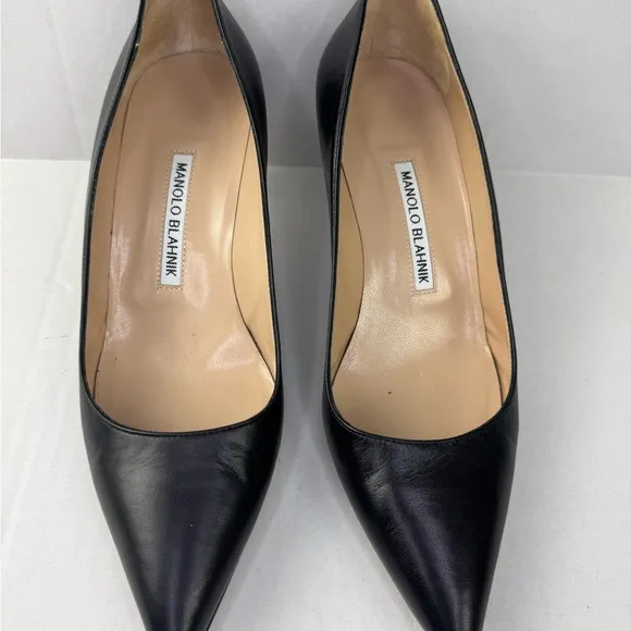 Manolo Blahnik Black Pointed Toe Heel Pumps Size 39.