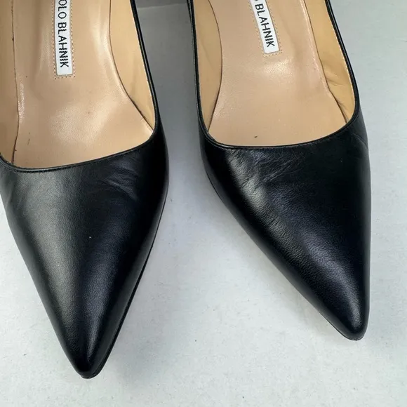 Manolo Blahnik Black Pointed Toe Heel Pumps Size 39.