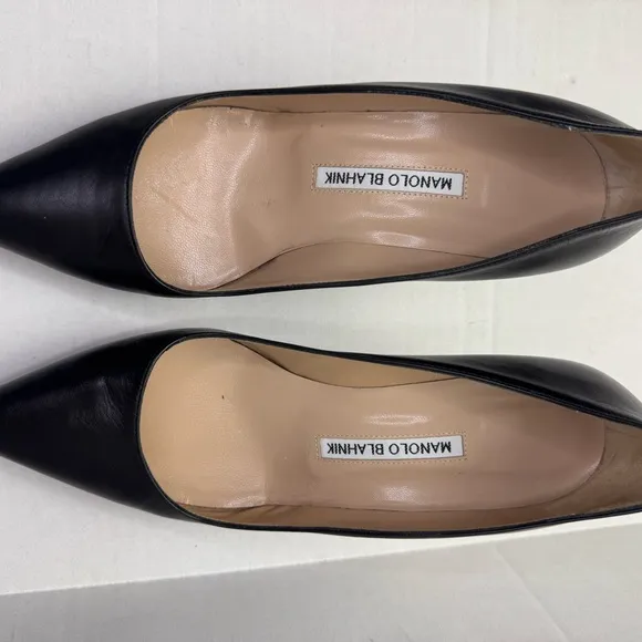 Manolo Blahnik Black Pointed Toe Heel Pumps Size 39.