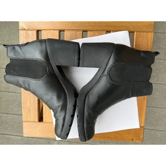 Marco Tozzi  comfortable Cushioned Chelsea ankle boot, black, leather size 39