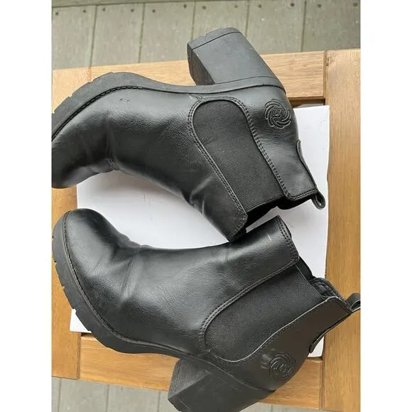 Marco Tozzi  comfortable Cushioned Chelsea ankle boot, black, leather size 39