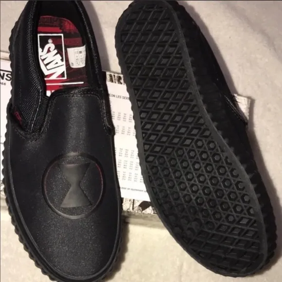 👦🏻👟MARVEL AVENGERS SLIP ON BLACK WIDOW/ RED INSOLE BRAND NEW VANS BIG BOY/GIR