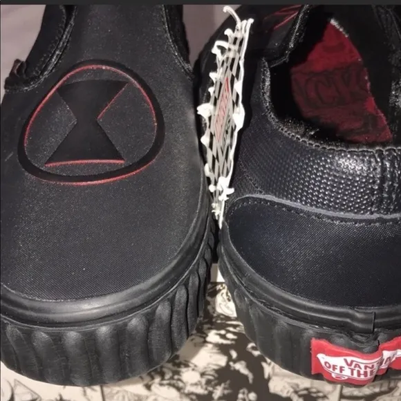 👦🏻👟MARVEL AVENGERS SLIP ON BLACK WIDOW/ RED INSOLE BRAND NEW VANS BIG BOY/GIR