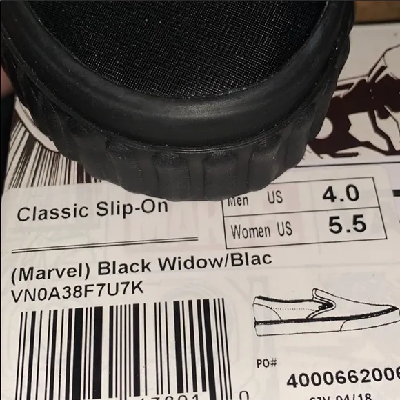 👦🏻👟MARVEL AVENGERS SLIP ON BLACK WIDOW/ RED INSOLE BRAND NEW VANS BIG BOY/GIR