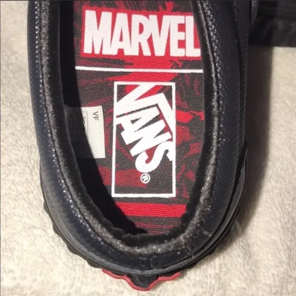 👦🏻👟MARVEL AVENGERS SLIP ON BLACK WIDOW/ RED INSOLE BRAND NEW VANS BIG BOY/GIR