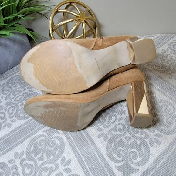 Matisse Katherine Tan Suede Booties Ankle Boots Geometric wood block heel Size 7