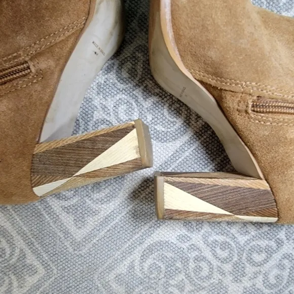 Matisse Katherine Tan Suede Booties Ankle Boots Geometric wood block heel Size 7