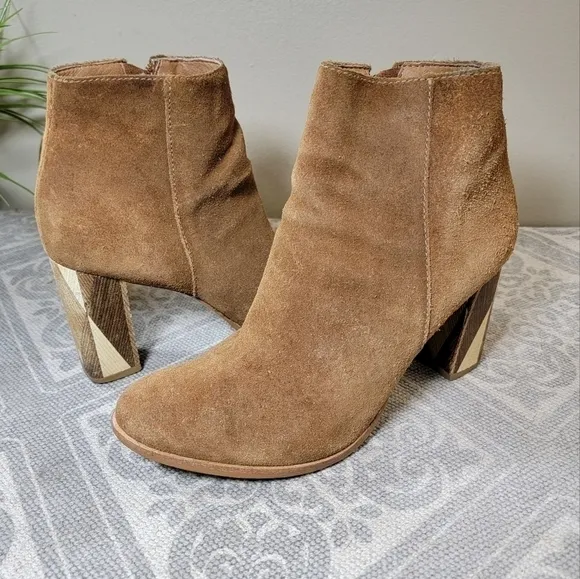 Matisse Katherine Tan Suede Booties Ankle Boots Geometric wood block heel Size 7