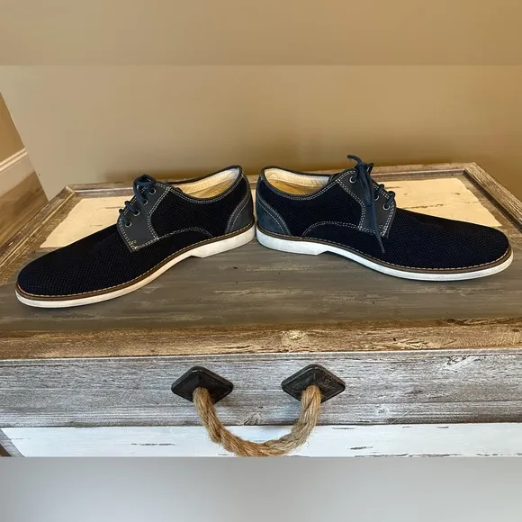 Men’s Johnston and Murphy Navy Plain Toe knit shoes - Size 9.5
