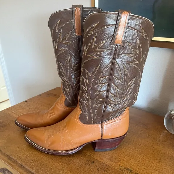 Men’s Vintage Cowboy Boots  Size 9D Brown shaft/tan foot Western
