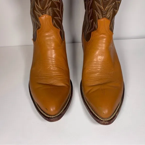 Men’s Vintage Cowboy Boots  Size 9D Brown shaft/tan foot Western