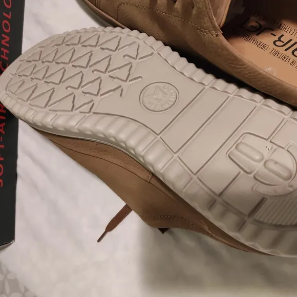 Mephisto Tan Sneakers Low-Top Casual